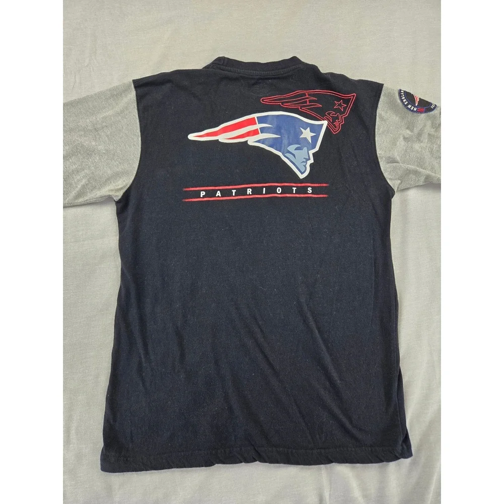 NFL New England Patriots Mens Large T-Shirt Black Gray Colorblock Flying Elvis